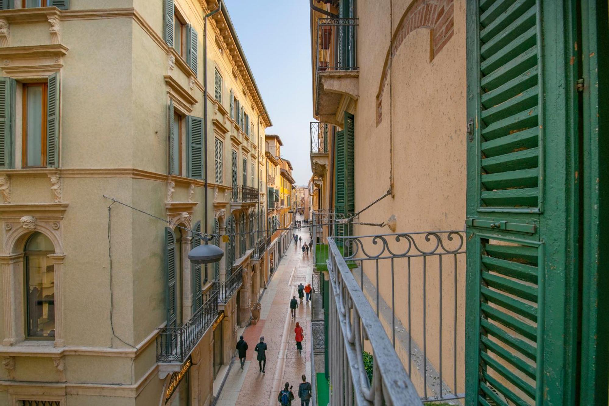 Palace Home Mazzini Verona Center Exterior photo